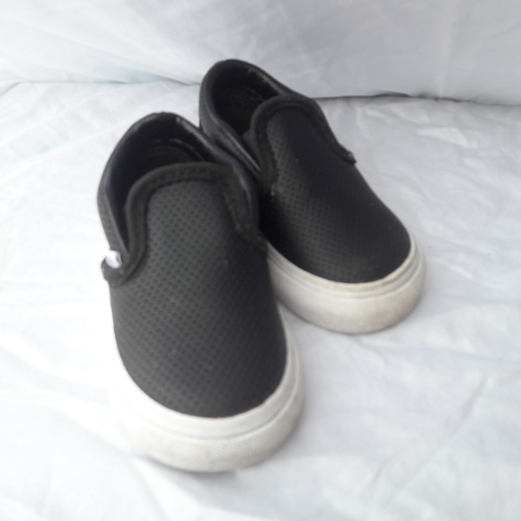 toddler black slip on vans